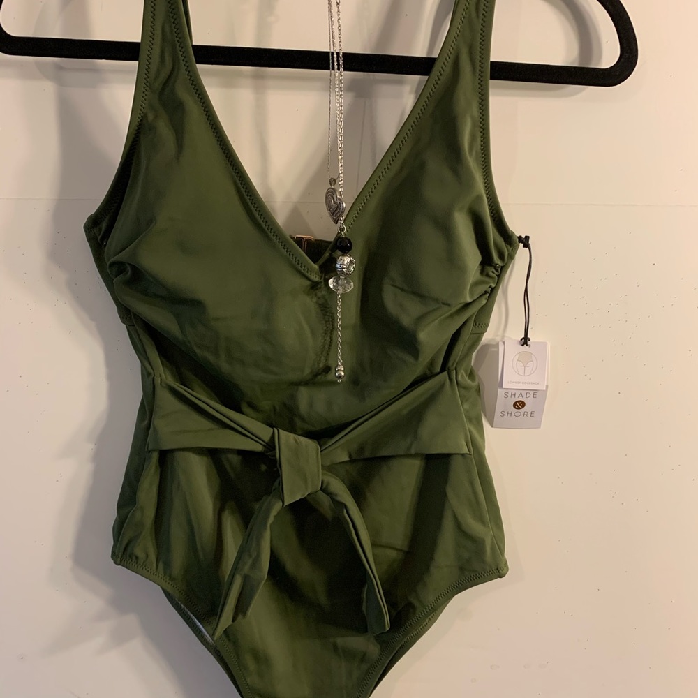 Super Gorgeous  One Piece Swimsuit sz: 4-6 Brand New with Tag